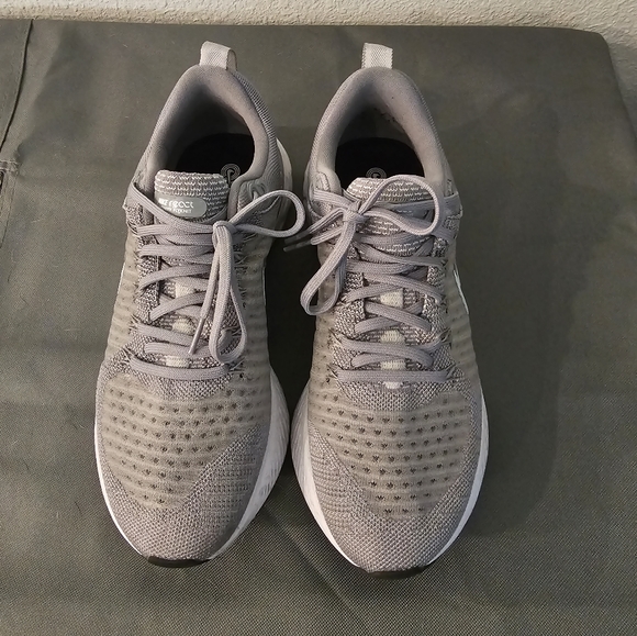 Nike running shoes - Picture 2 of 6